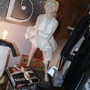 Marilyn Monroe Statue By Ashley Belle